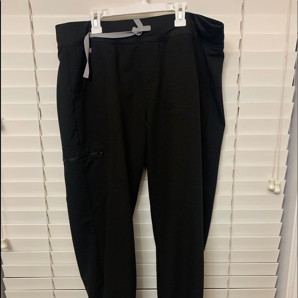 FIGS Women’s Zamora Jogger Scrub Pants